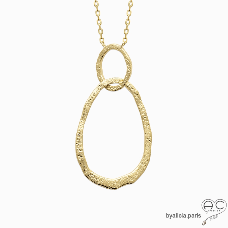 Collier avec deux anneaux entrelacé en plaqué or martelé, ras de cou, femme