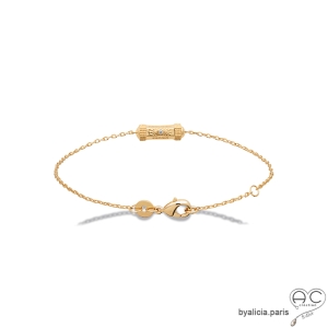 Bracelet talisman, cartouche en plaqué or serti d'un zirconium