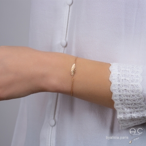 bracelet femme en plaqué or chaîne fine avec plume